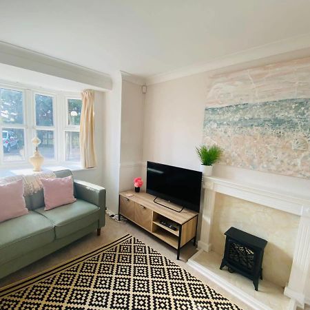 Coastal 2 Bedroom Maisonette With Parking イーストボーン エクステリア 写真
