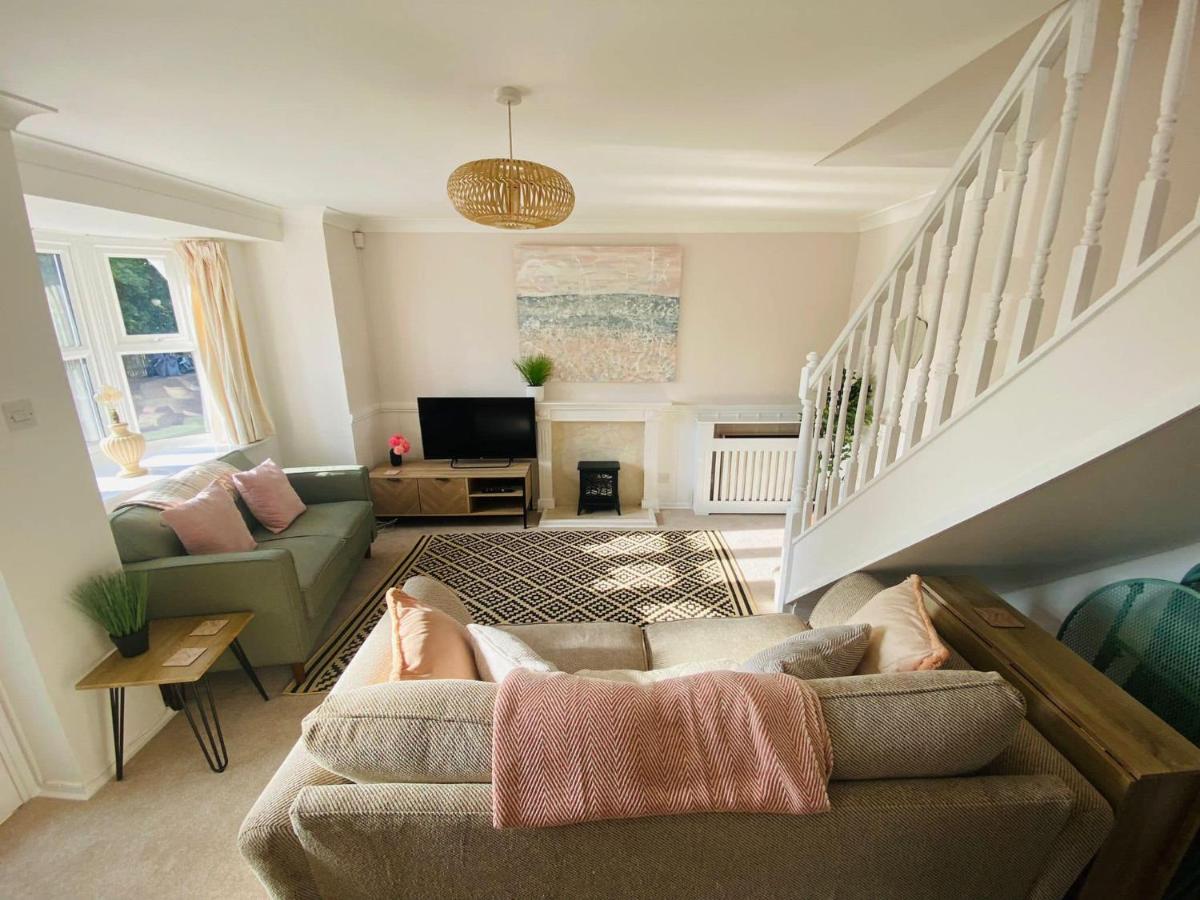 Coastal 2 Bedroom Maisonette With Parking イーストボーン エクステリア 写真